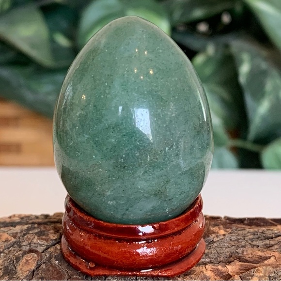 Green Aventurine Polished Egg Crystal Healing Chakra Stone With Stand 1.75" 60g - Picture 2 of 8
